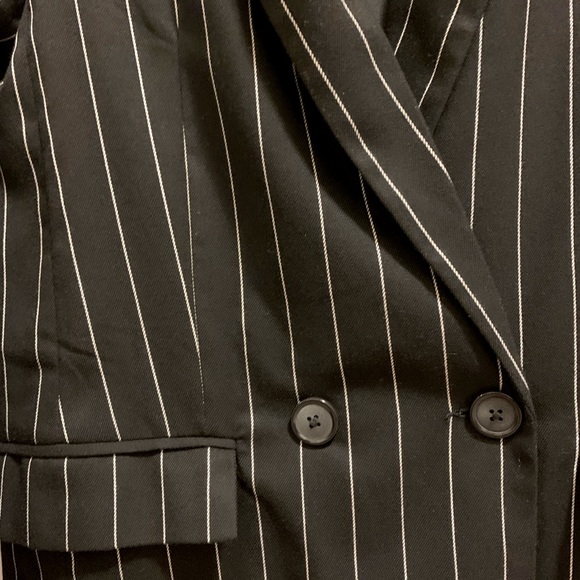 Black & White Pinstripe Blazer - Picture 3 of 4